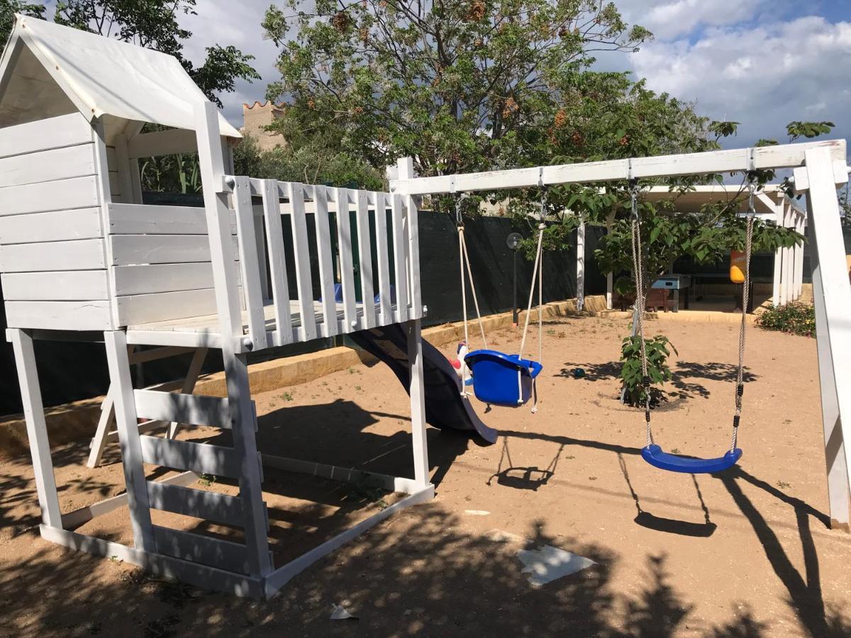 Villa Ceni - Appartamenti Con Camere, Cucina, Wc E Terrazza Sul Mare In Villa Con Piscina, Giardino E Parcheggio Marinella di Selinunte Exteriör bild