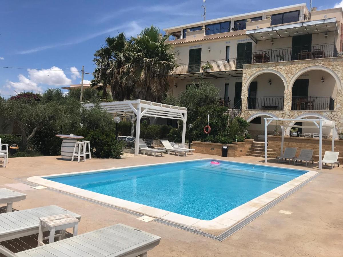 Villa Ceni - Appartamenti Con Camere, Cucina, Wc E Terrazza Sul Mare In Villa Con Piscina, Giardino E Parcheggio Marinella di Selinunte Exteriör bild