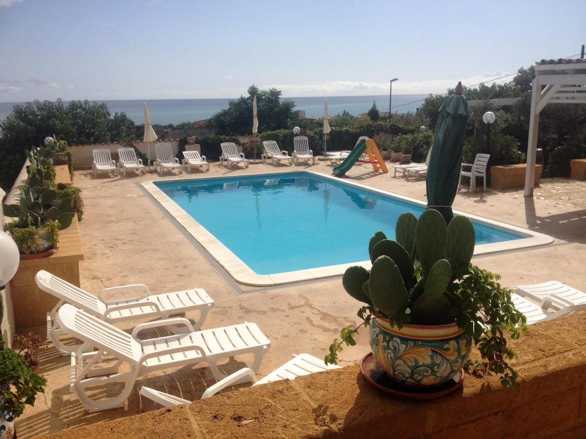 Villa Ceni - Appartamenti Con Camere, Cucina, Wc E Terrazza Sul Mare In Villa Con Piscina, Giardino E Parcheggio Marinella di Selinunte Exteriör bild