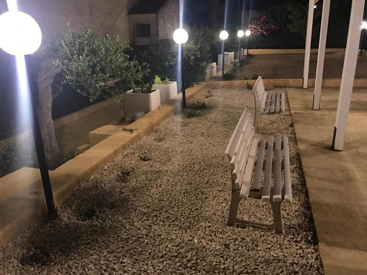 Villa Ceni - Appartamenti Con Camere, Cucina, Wc E Terrazza Sul Mare In Villa Con Piscina, Giardino E Parcheggio Marinella di Selinunte Exteriör bild