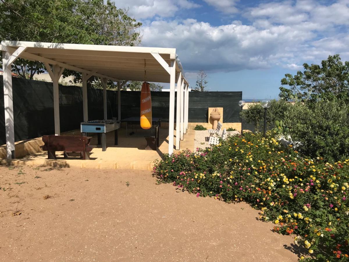Villa Ceni - Appartamenti Con Camere, Cucina, Wc E Terrazza Sul Mare In Villa Con Piscina, Giardino E Parcheggio Marinella di Selinunte Exteriör bild