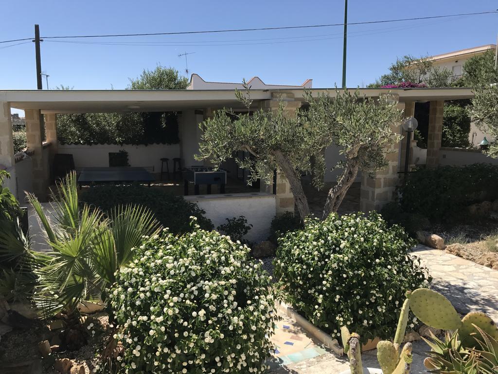 Villa Ceni - Appartamenti Con Camere, Cucina, Wc E Terrazza Sul Mare In Villa Con Piscina, Giardino E Parcheggio Marinella di Selinunte Exteriör bild