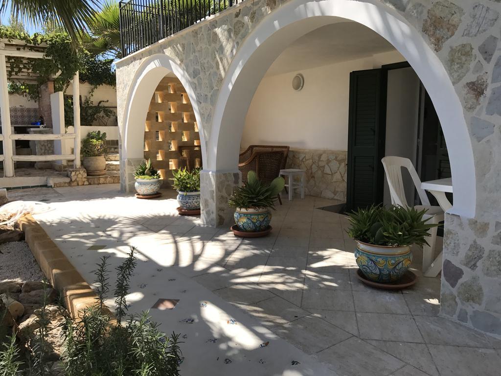 Villa Ceni - Appartamenti Con Camere, Cucina, Wc E Terrazza Sul Mare In Villa Con Piscina, Giardino E Parcheggio Marinella di Selinunte Exteriör bild