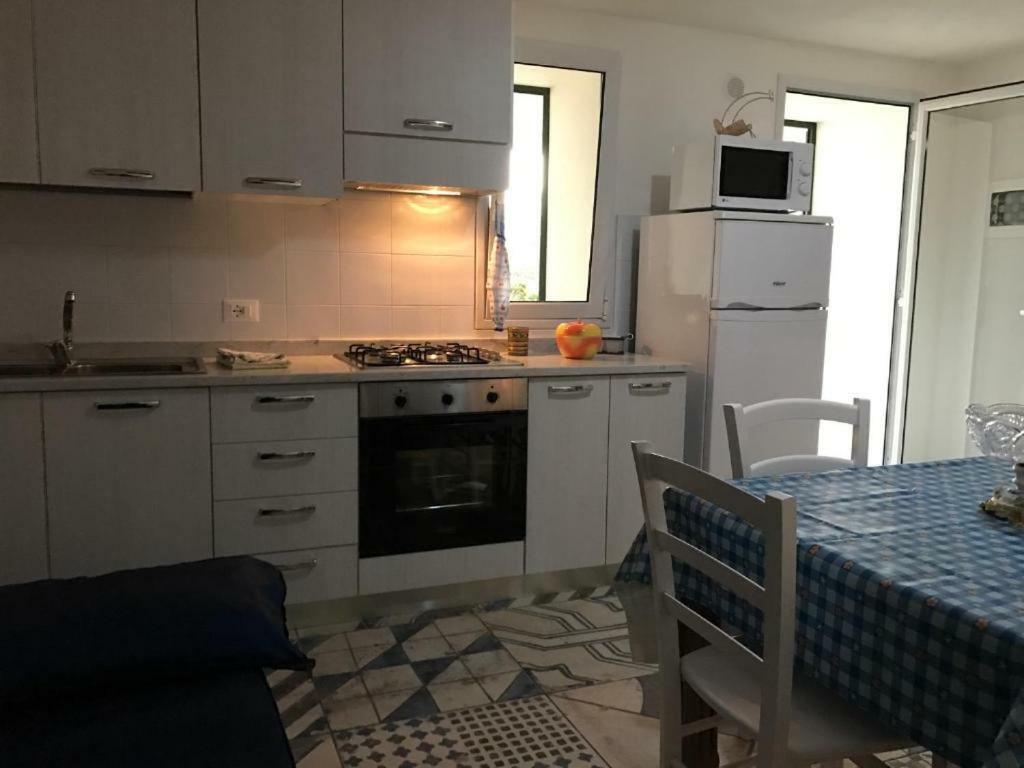 Villa Ceni - Appartamenti Con Camere, Cucina, Wc E Terrazza Sul Mare In Villa Con Piscina, Giardino E Parcheggio Marinella di Selinunte Exteriör bild