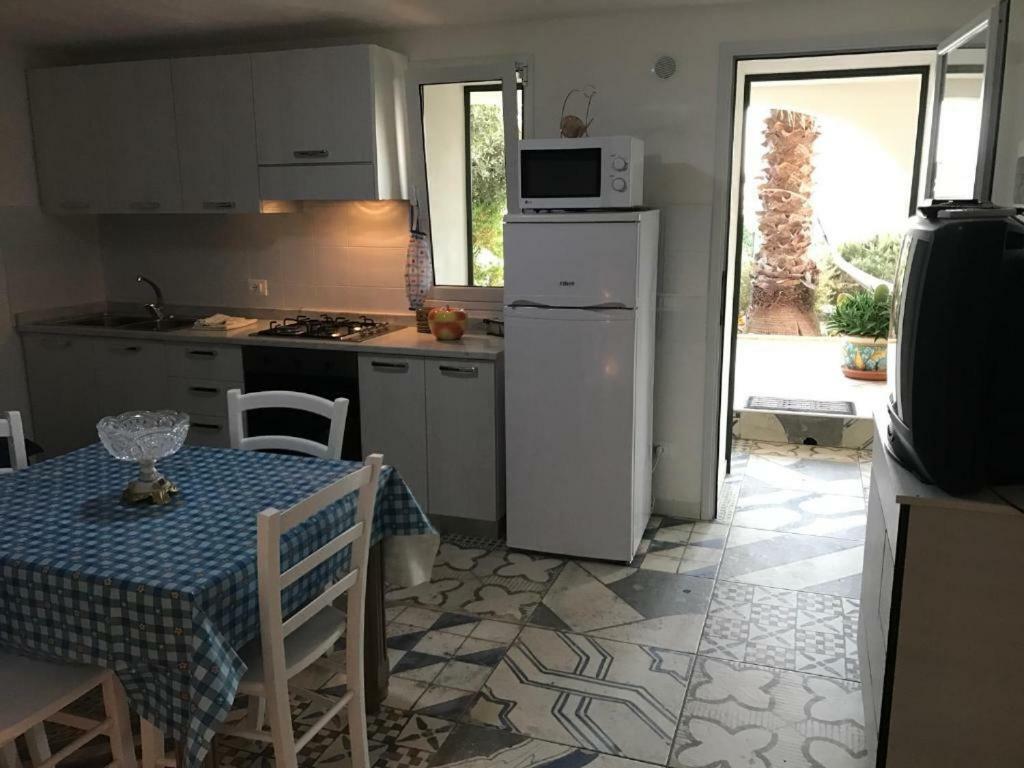 Villa Ceni - Appartamenti Con Camere, Cucina, Wc E Terrazza Sul Mare In Villa Con Piscina, Giardino E Parcheggio Marinella di Selinunte Exteriör bild