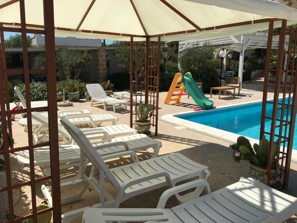 Villa Ceni - Appartamenti Con Camere, Cucina, Wc E Terrazza Sul Mare In Villa Con Piscina, Giardino E Parcheggio Marinella di Selinunte Exteriör bild