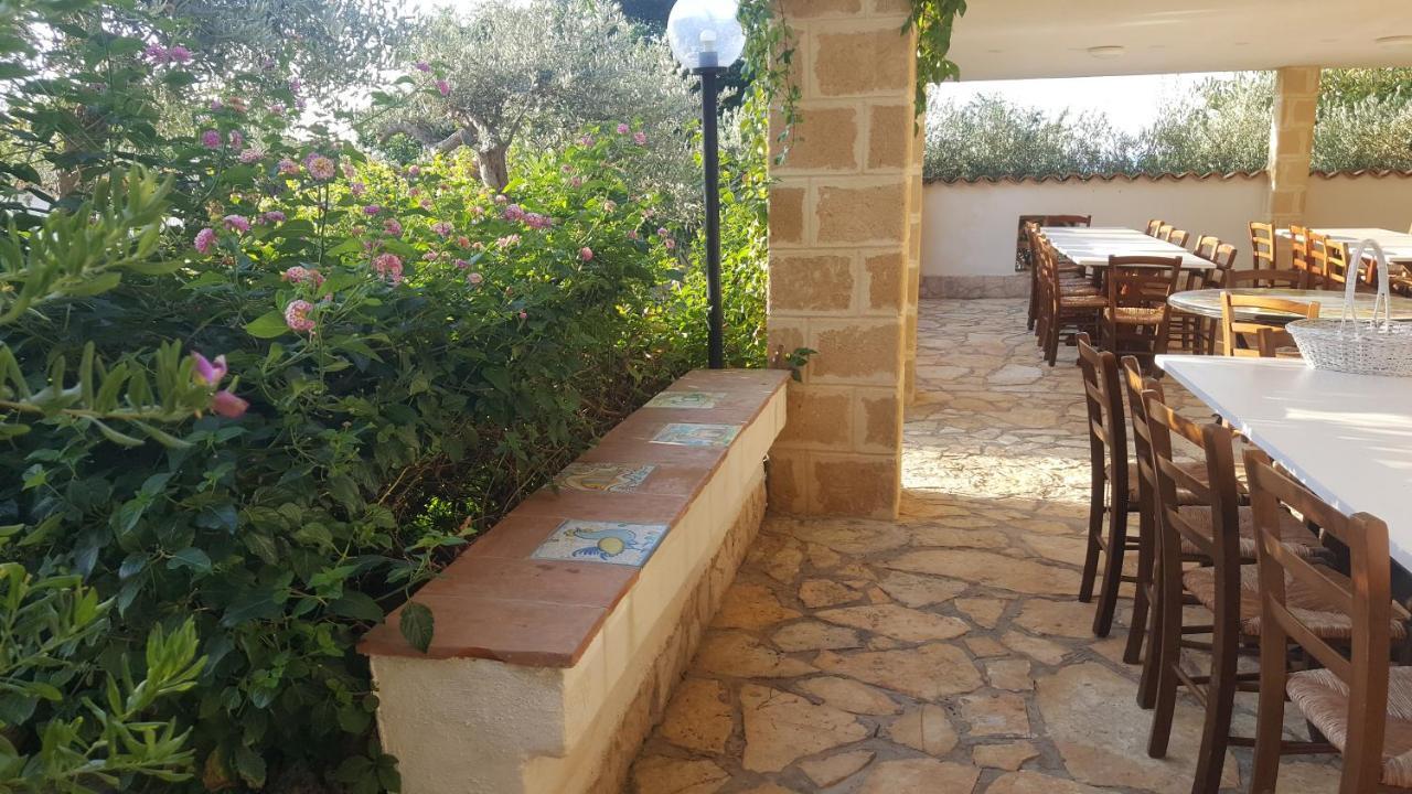 Villa Ceni - Appartamenti Con Camere, Cucina, Wc E Terrazza Sul Mare In Villa Con Piscina, Giardino E Parcheggio Marinella di Selinunte Exteriör bild