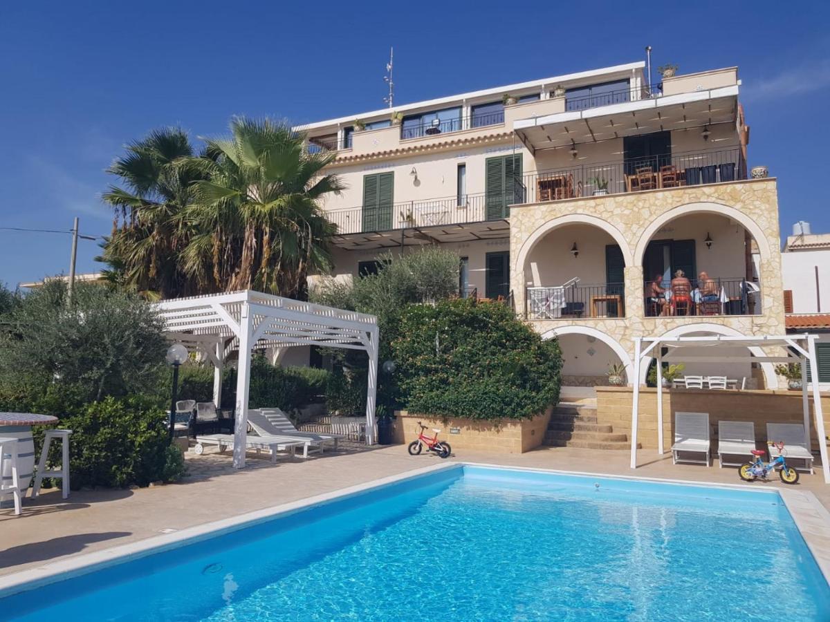 Villa Ceni - Appartamenti Con Camere, Cucina, Wc E Terrazza Sul Mare In Villa Con Piscina, Giardino E Parcheggio Marinella di Selinunte Exteriör bild
