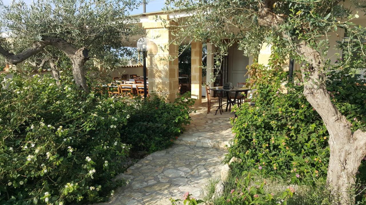 Villa Ceni - Appartamenti Con Camere, Cucina, Wc E Terrazza Sul Mare In Villa Con Piscina, Giardino E Parcheggio Marinella di Selinunte Exteriör bild